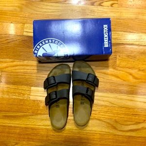 Woman’s offblack Birkenstock size 9 women 7 men.